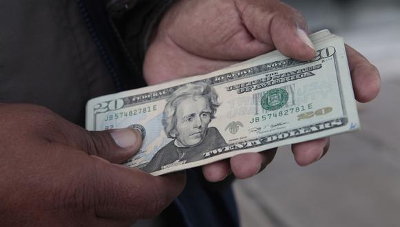 El dólar opera a la baja a media sesión. (Foto: GEC)