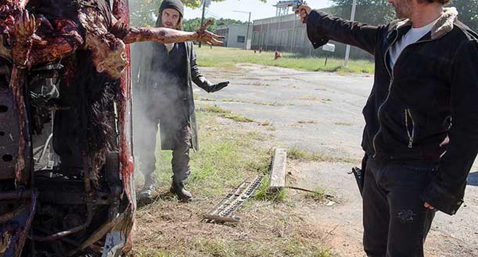 Tom Payne es Jesus y Andrew Lincoln es Rick en \'The Walking Dead\' (Foto: AMC)