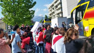 Selección peruana: hinchas apoyan a la bicolor en Santiago