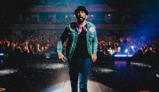 In his previous concert Juan Luis Guerra canceled his shows due to an unforeseen event at the Arena Perú