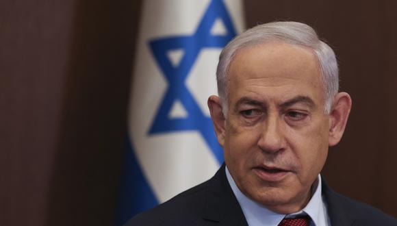El primer ministro de Israel, Benjamin Netanyahu, encabeza la reunión semanal del gabinete en su oficina en Jerusalén el 10 de diciembre de 2023. (Foto de RONEN ZVULUN / POOL / AFP).