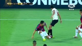 Universitario vs. Cerro Porteño: Guarderas pisó a jugador rival pero solo fue sancionado con tarjeta amarilla | VIDEO