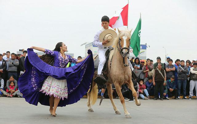 Gran Mercado Mayorista celebró Fiestas Patrias con colorido desfile. (Foto: Difusión)