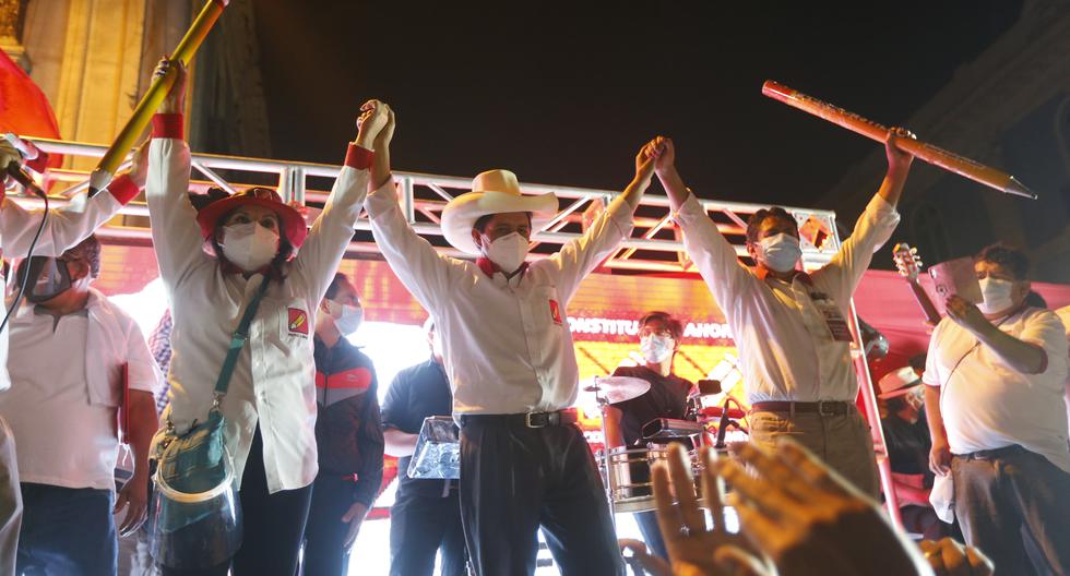 El pasado 8 de abril, antes de la primera vuelta, Pedro Castillo en el cierre de campaña junto a Vladimir Cerrón. (Foto: Violeta Ayasta / GEC)