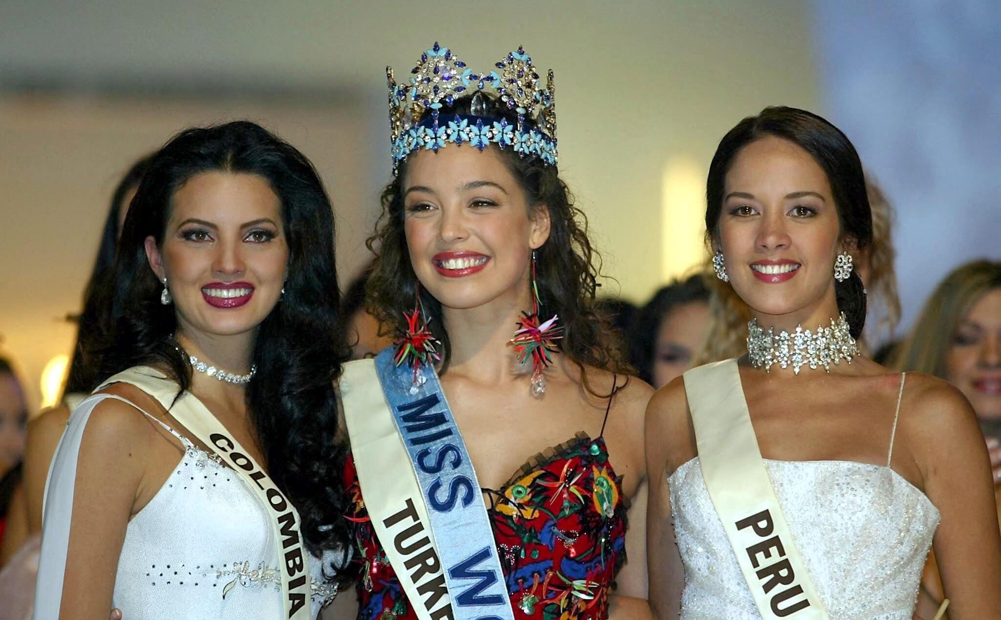 El Miss Mundo 2002 se llevó a cabo en la ciudad de Londres. Participaron 107 candidatas y Marina quedó como segunda finalista.