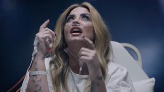 Demi Lovato recrea su sobredosis en el video oficial de la canción “Dancing With The Devil” 