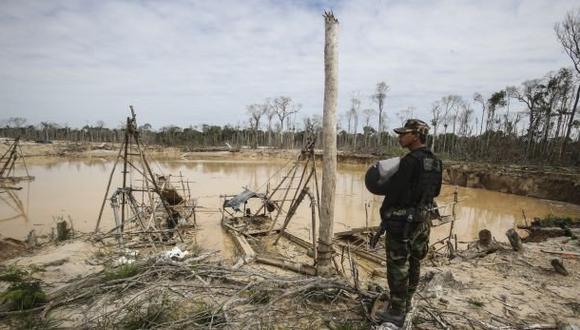 Sancionan a minero chino por no tener certificación ambiental