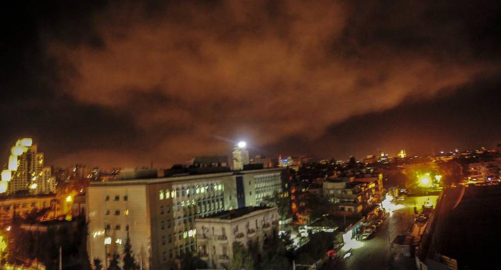 Así fue iluminado el cielo de Siria: por las bombas (Foto: EFE)