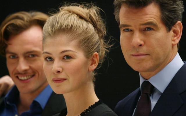 Rosemund Pike en el avant premier de la cinta 'James Bond: die another day'. (Foto: AFP)