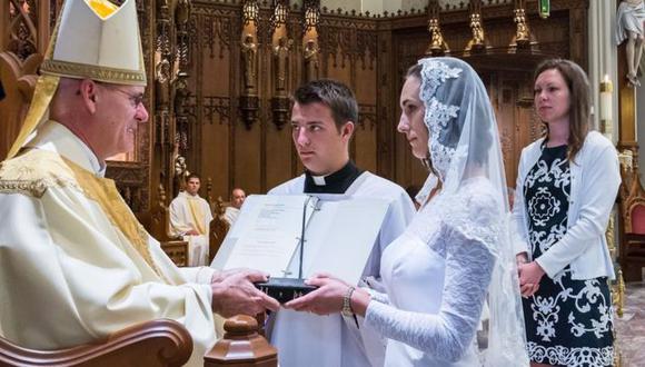 La ceremonia es parecida a la de una boda, pero el novio, en este caso, es Jesucristo.