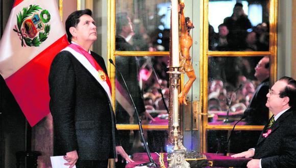 La insólita ocasión, el 28 de julio del 2006, en la que un secretario de Palacio Luis Nava, como si fuera un ministro, juró ante el presidente.