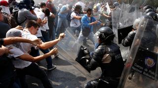 Venezuela: mueren policía y 2 civiles en protestas en Valencia