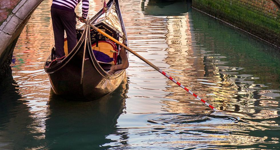 Un gondolero italiano fue protagonista de un desafortunado accidente que lo convirtió en viral. Se encontraba realizando un recorrido a turistas en Venecia. (Foto: Pixabay)