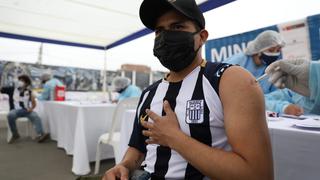 Clásico del VacunaFest: así se desarrolla la vacunación de hinchas de Alianza Lima y Universitario en sus respectivos estadios | FOTOS