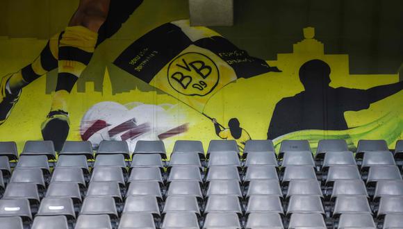 El Signal Iduna Park, estadio del Borussia Dortmund, ya está haciendo pintado para disimular la ausencia de público en las graderías. (Foto: AFP)