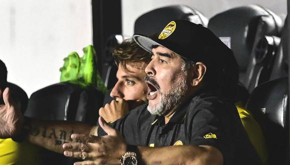 Dorados perdió 1-0 a manos de Celaya en su presentación por el Torneo Clausura de la Liga de Ascenso de México. Su entrenador Diego Maradona no apareció por acudir al bautizo de su nieto. (Foto: AFP)