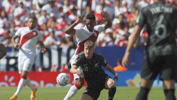 Fue titular por la lesión de Tapia, pero demostró que está para pelear el puesto en cada partido. (Foto: Daniel Apuy / enviado especial)