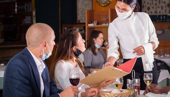 El crítico gastronómico Javier Masías reflexiona sobre los protocolos actuales en los restaurantes y la nueva normalidad. (Foto: Shutterstock)