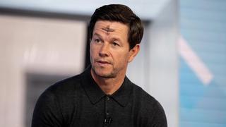 Mark Wahlberg fue a programa con cruz de ceniza en su frente y pide no teman mostrar su religión