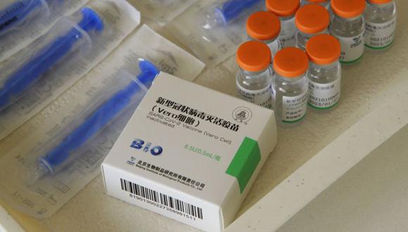 Frascos de vacunas COVID-19 producidas por Chinese Sinopharm. (Foto: Istvan Filep / MTI vía AP)