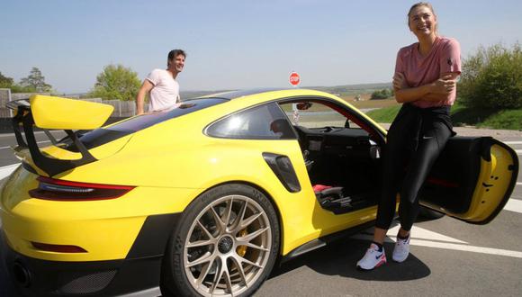 Maria Sharapova y Mark Webber se divirtieron en el nuevo Porsche 911 GT2 RS. (foto: Porsche)