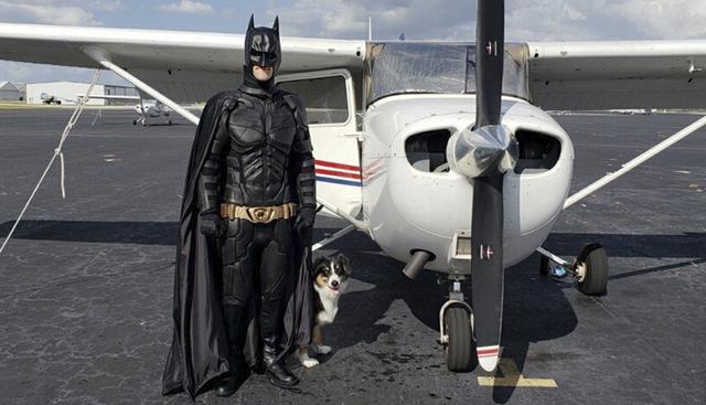 Un amante de los animales usa su pasión por los superhéroes para realizar buenas acciones. (Fotos: @batman4paws en Instagram)