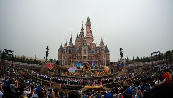 El año pasado, Shanghai Disney tuvo que dejar de vender entradas a los visitantes debido a que el parque alcanzó el máximo de su capacidad.