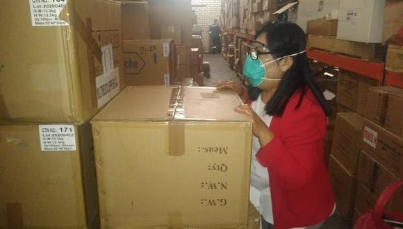 La fiscal Ana María Valverde visitó los almacenes de la Diresa en Huaraz y las instalaciones del grifo Valex para investigar supuestas compras irregulares. (Fiscalía Anticorrupción de Áncash)
