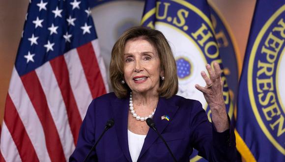 La presidenta de la Cámara de Representantes de los Estados Unidos, Nancy Pelosi, celebra una conferencia de prensa en Capitol Hill en Washington, DC, EEUU  microchips, y la votación programada en la Cámara sobre un plan para prohibir las armas de asalto | EFE/EPA/MICHAEL REYNOLDS