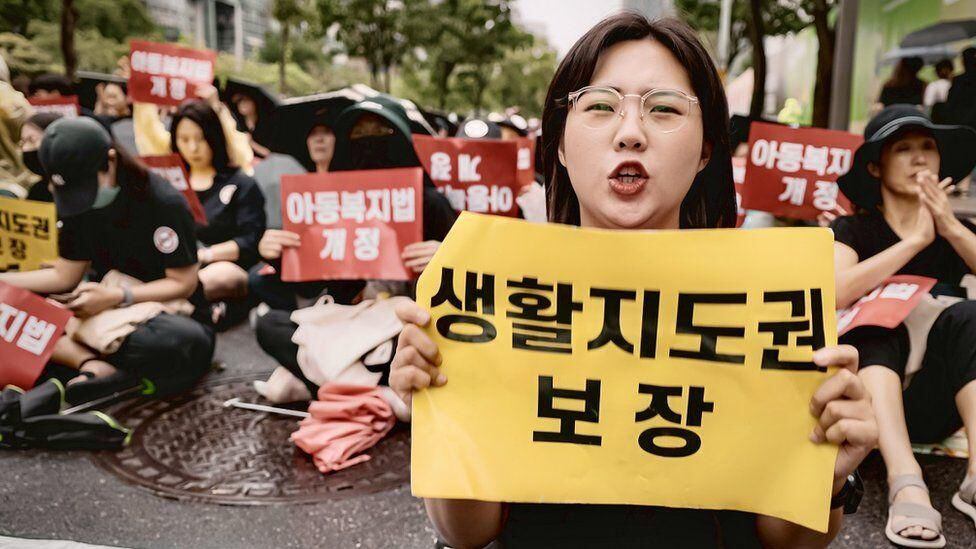 Kim Jin-seo admits to feeling a lot of pressure from her job as a teacher.  (BBC / HOSU LEE).