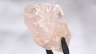 Hallan el diamante rosa más grande en 300 años; ¿en cuánto se vendió uno similar?