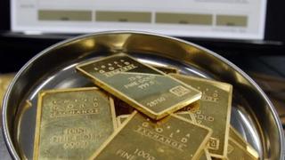 Precios del oro sube más de un 1% ante escalada de conflicto Ucrania-Rusia 