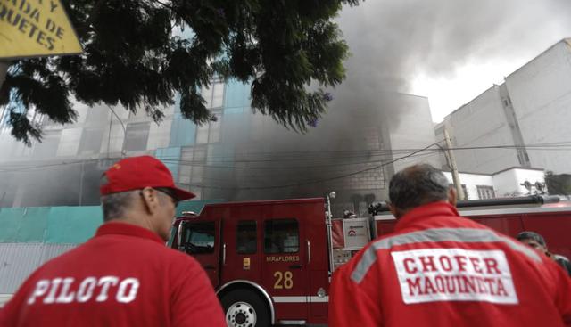 El principal problema de los bomberos es el acceso a las zonas afectadas. (Foto: Renzo Salazar)