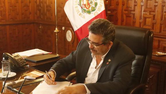 Congreso informó que el titular de la institución, Manuel Merino, firmó autógrafa sobre elección de magistrados del TC (Foto: Congreso)