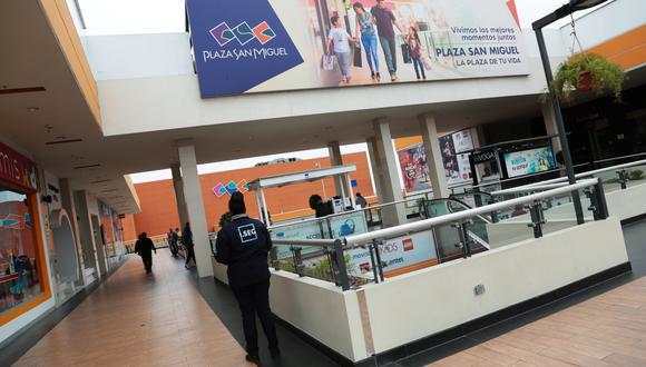 Las personas de 12 años a más podrán acudir al centro comercial Plaza San Miguel el sábado 4 de diciembre y el domingo 5 de diciembre para vacunarse. (Foto: El Comercio)