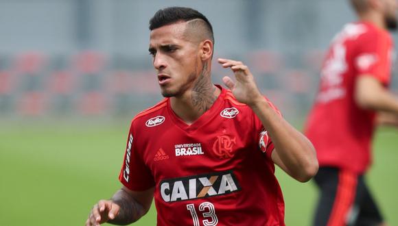 Miguel Trauco quiere llegar sí o sí a San Lorenzo, pero Flamengo pide una alta suma de dinero por su traspaso. El cuadro argentino, por ello, contemplaría el préstamo del peruano. (Foto: EFE)