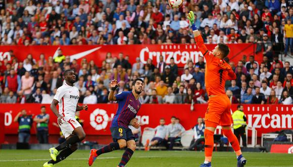 Barcelona vs. Sevilla: Luis Suárez puso el 4-2 tras exquisito pase de Messi. (Foto: Reuters)