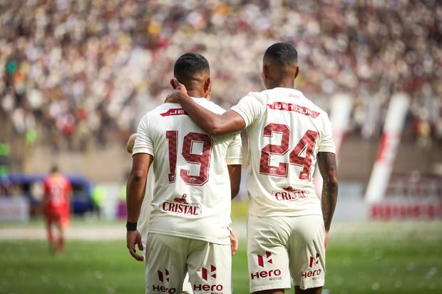 Edison Flores and Andy Polo met again this year at Universitario.  (Photo: University)