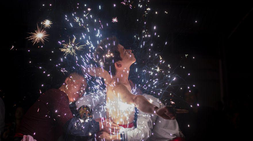 China: el ritual de fuegos artificiales contra malos espíritus - 2