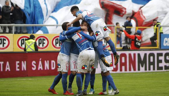 Universidad Católica consiguió un importante triunfo que lo consolidó como único líder del Campeonato Scotiabank. En tanto Colo Colo hilvanó cinco derrotas seguidas. (Foto: El Deportivo / La Tercera)