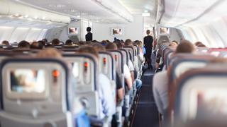 Conoce cuáles son los asientos más seguros de un avión