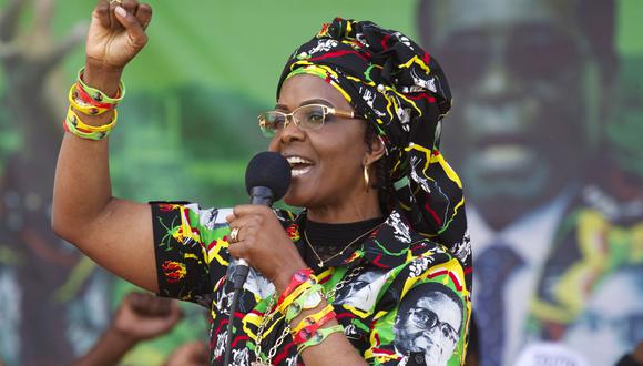 Grace Mugabe, de 52 años, es la primera dama de Zimbabue y posible sucesora de su esposo. (AP)