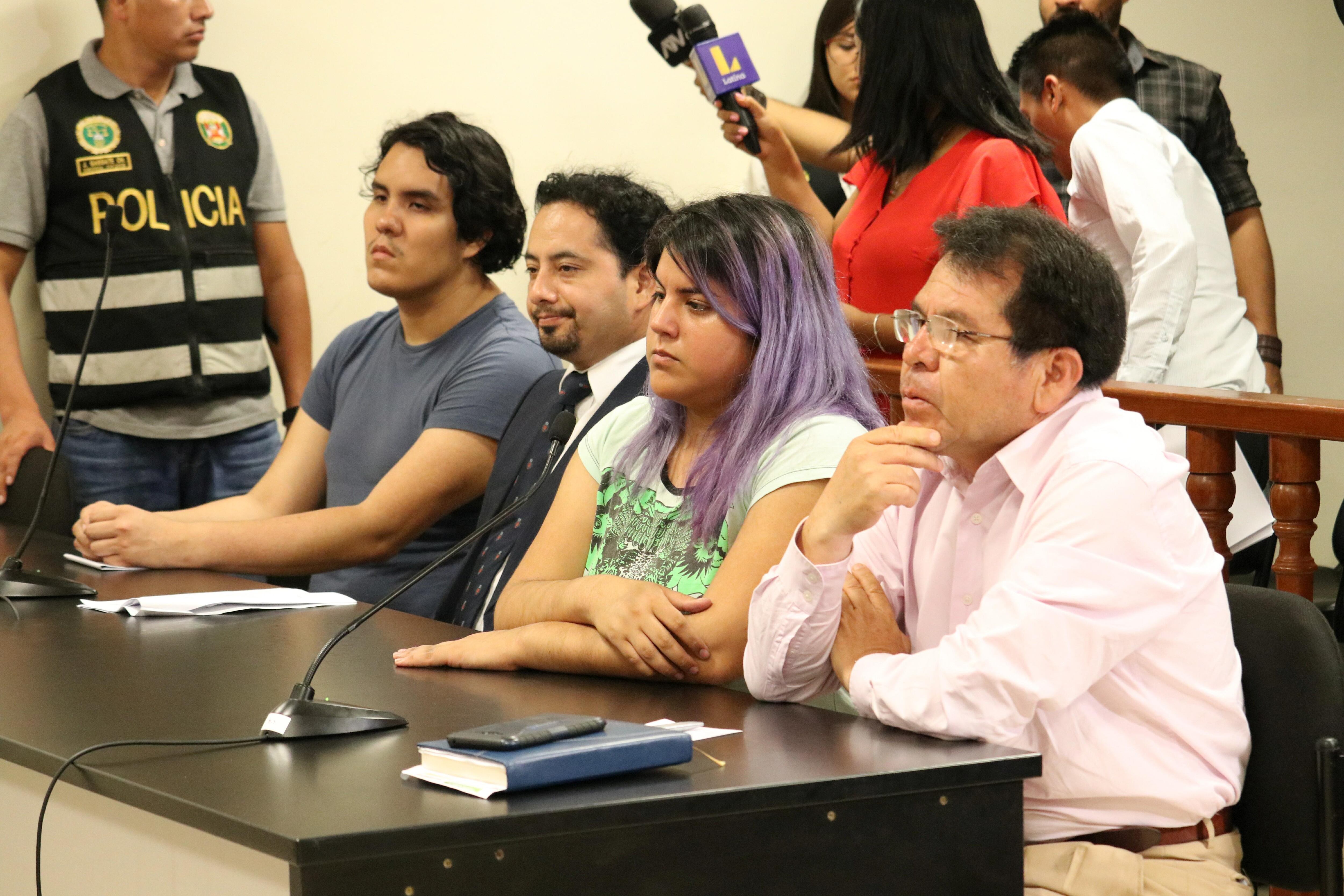 CALLAO, 19 DE FEBRERO DEL 2020

la Corte Superior de Justicia del Callao realizó la Audiencia de Control de Identidad a los detenidos: Andrea Regina Aguirre Concha y Kevin Alexander Villanueva Castillo, por su participación en el asesinato de la joven estudiante de sociología de la Universidad Nacional Federico Villarreal y activista por la defensa de los derechos de las mujeres, SOLSIRET RODRIGUEZ AYBAR.


FOTOS: CORTE SUPERIOR DE JUSTICIA DEL CALLAO