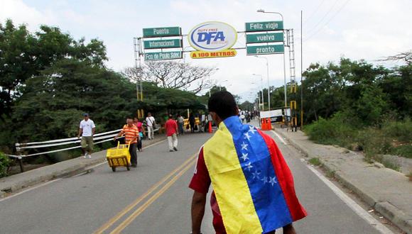 Venezolanos desafían a Maduro cruzando frontera con Colombia