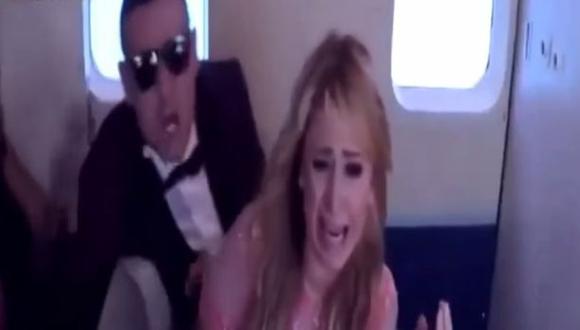 Paris Hilton sufre pesada broma a 15 mil pies de altura [VIDEO]