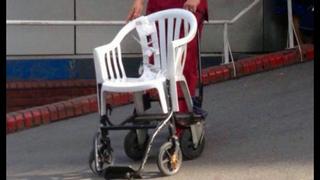 Argentina: Polémica por sillas de ruedas de plástico