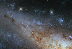 NASA revela impresionante foto de la galaxia del frisbee brillante