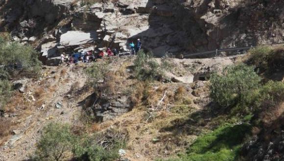 Niña falleció tras vuelco de auto donde viajaba con su familia