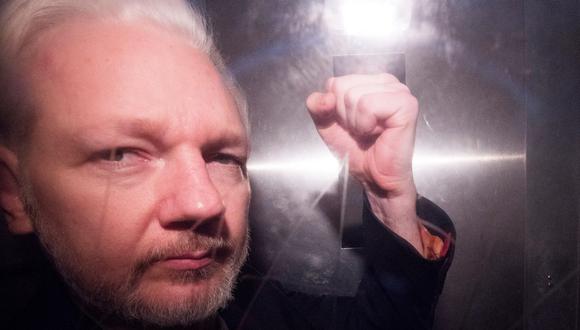 El fundador de Wikileaks, Julian Assange, es llevado a un tribunal de Londres el 1 de mayo del 2019. (EFE/ Neil Hall).