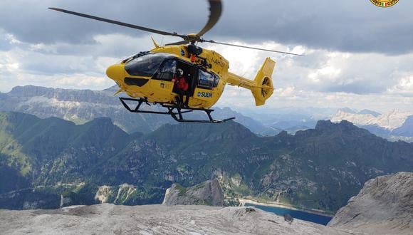 Varias personas han muerto tras el desprendimiento de un parte del glaciar de la Marmolada, en los Dolomitas (Alpes italianos).